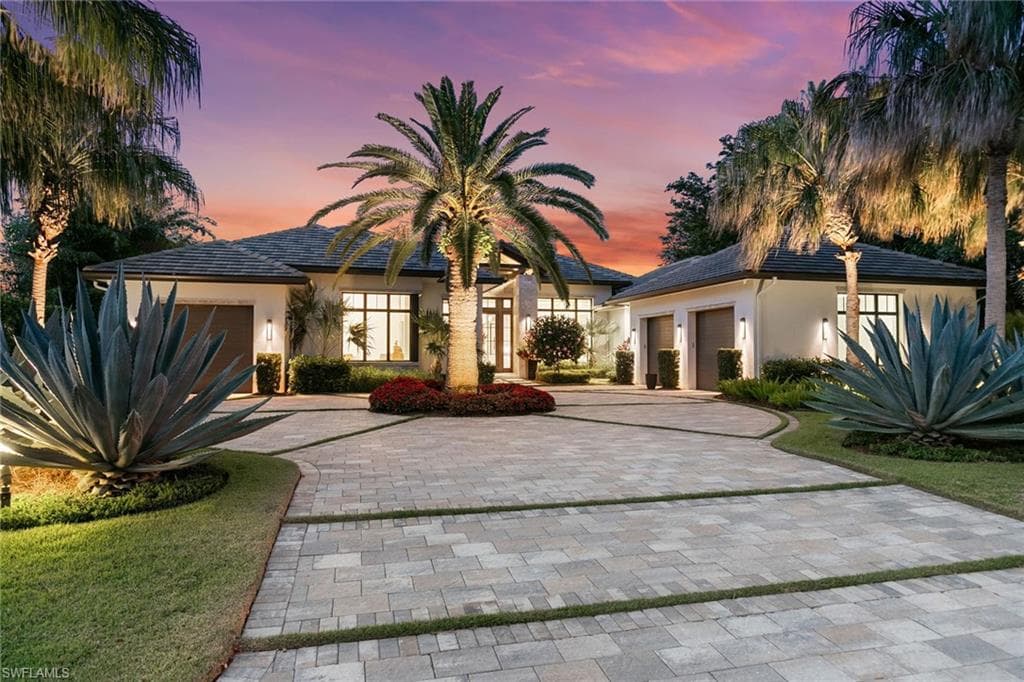 810 Bentwood DR NAPLES, FL 34108