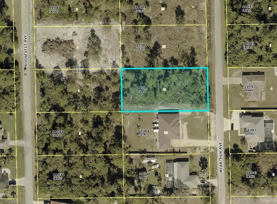 110 Moore AVE LEHIGH ACRES, FL 33936