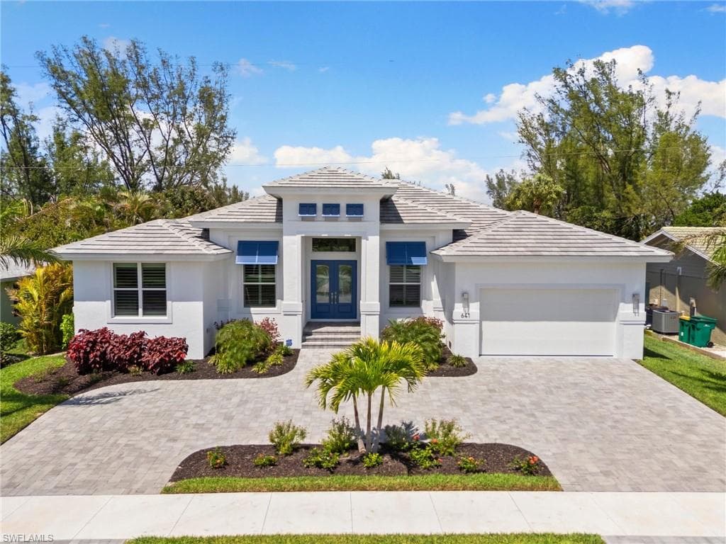 641 Diplomat CT MARCO ISLAND, FL 34145
