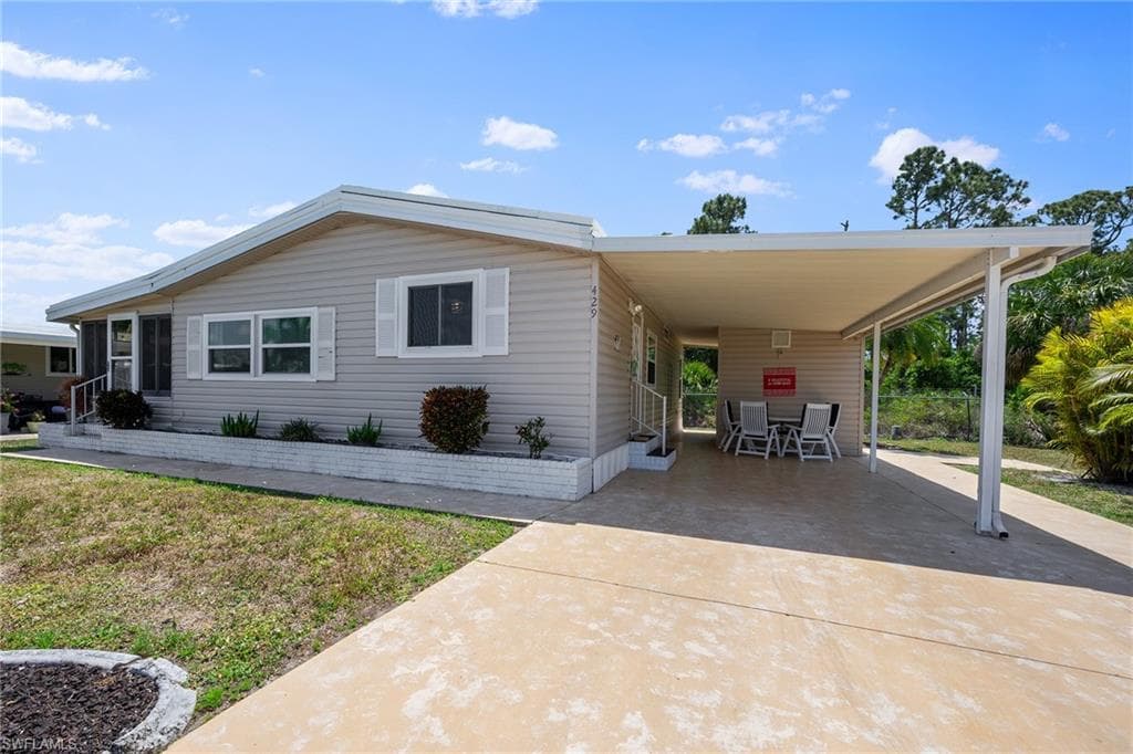 429 Archer LN NORTH FORT MYERS, FL 33903