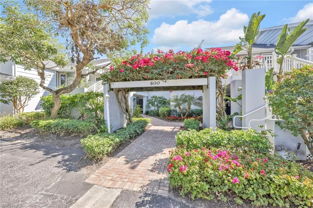 606 Courtside DR F201 NAPLES, FL 34105