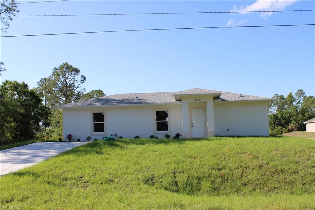 3219 46th ST W LEHIGH ACRES, FL 33971
