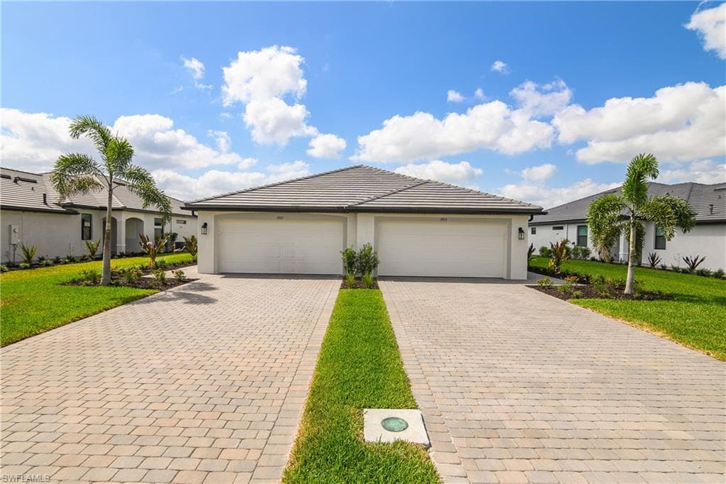 19557 Hinkley DR ESTERO, FL 33928