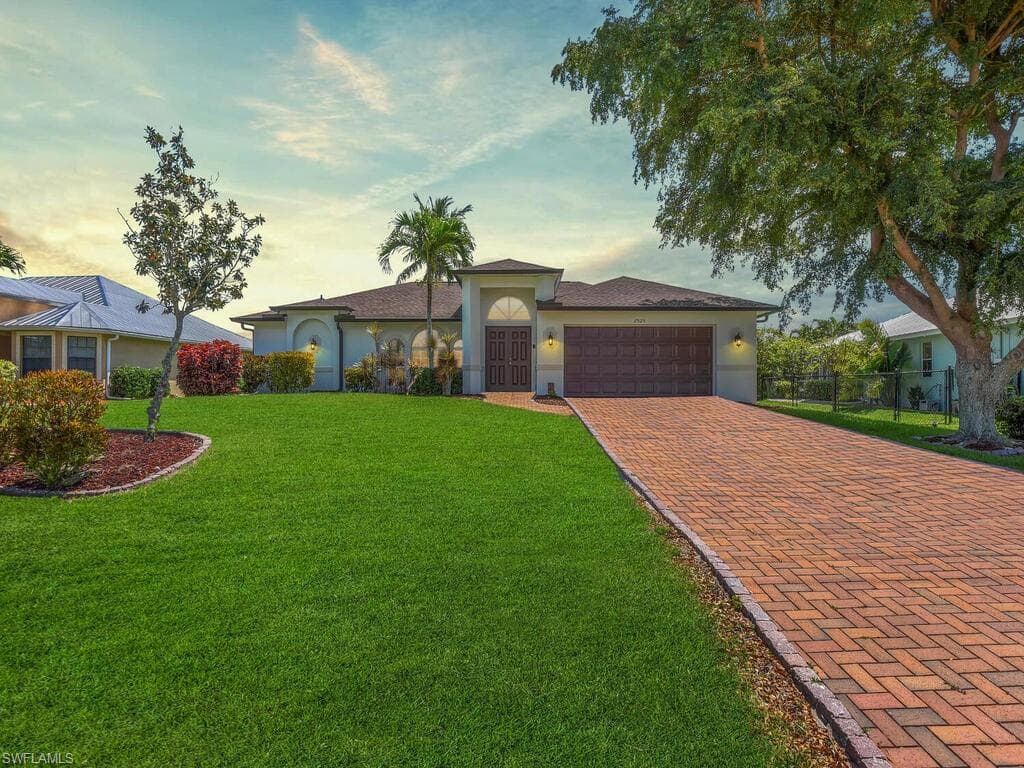 2525 SW 24th CT CAPE CORAL, FL 33914