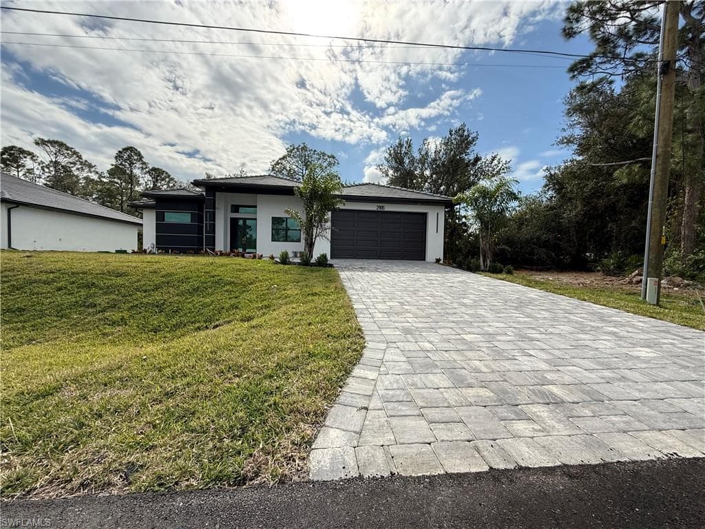 2909 10th ST W LEHIGH ACRES, FL 33971