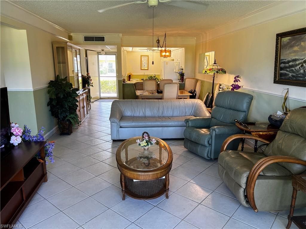 1057 Forest Lakes DR 1103 NAPLES, FL 34105