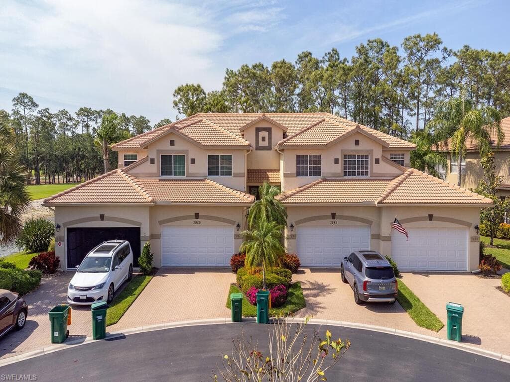 3989 Bishopwood CT W 202 NAPLES, FL 34114
