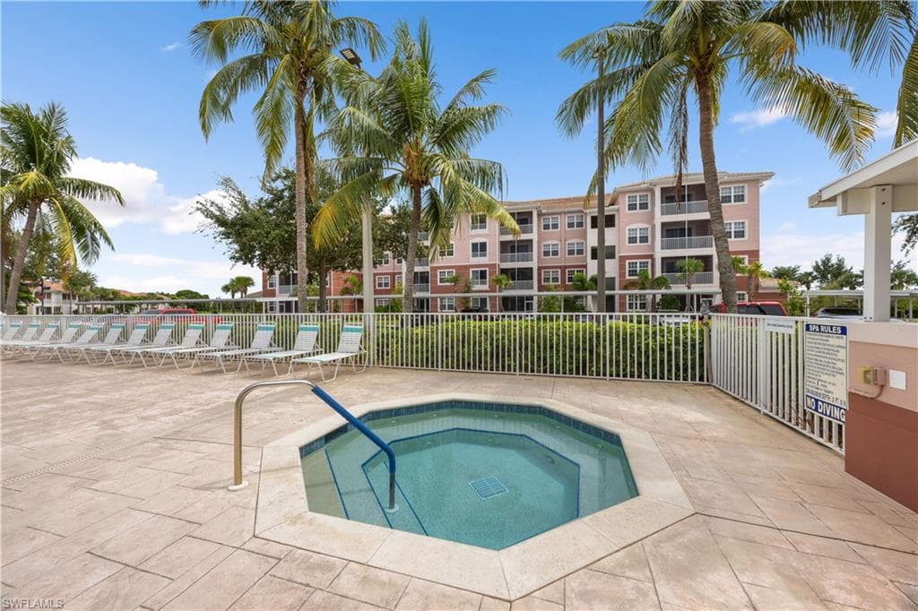 15901 Royal Pointe LN 404 FORT MYERS, FL 33908