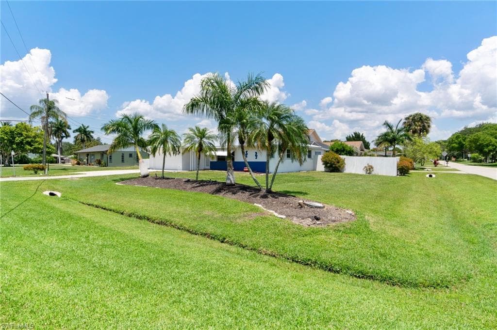 390 Valley DR BONITA SPRINGS, FL 34134