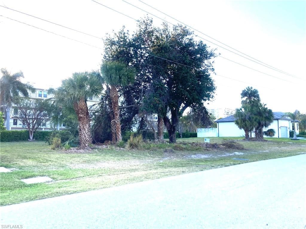 748 Seagrape DR MARCO ISLAND, FL 34145