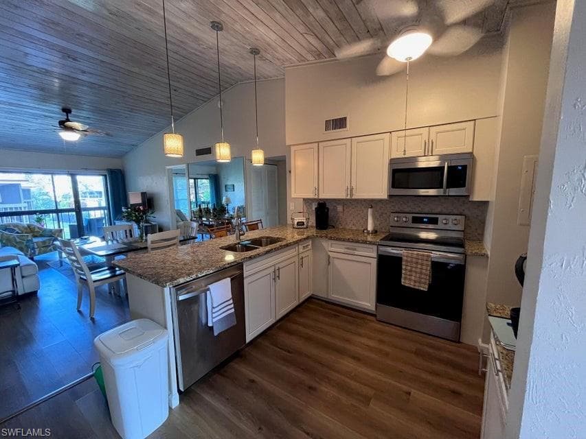 32 Greenbrier ST 3-204 MARCO ISLAND, FL 34145