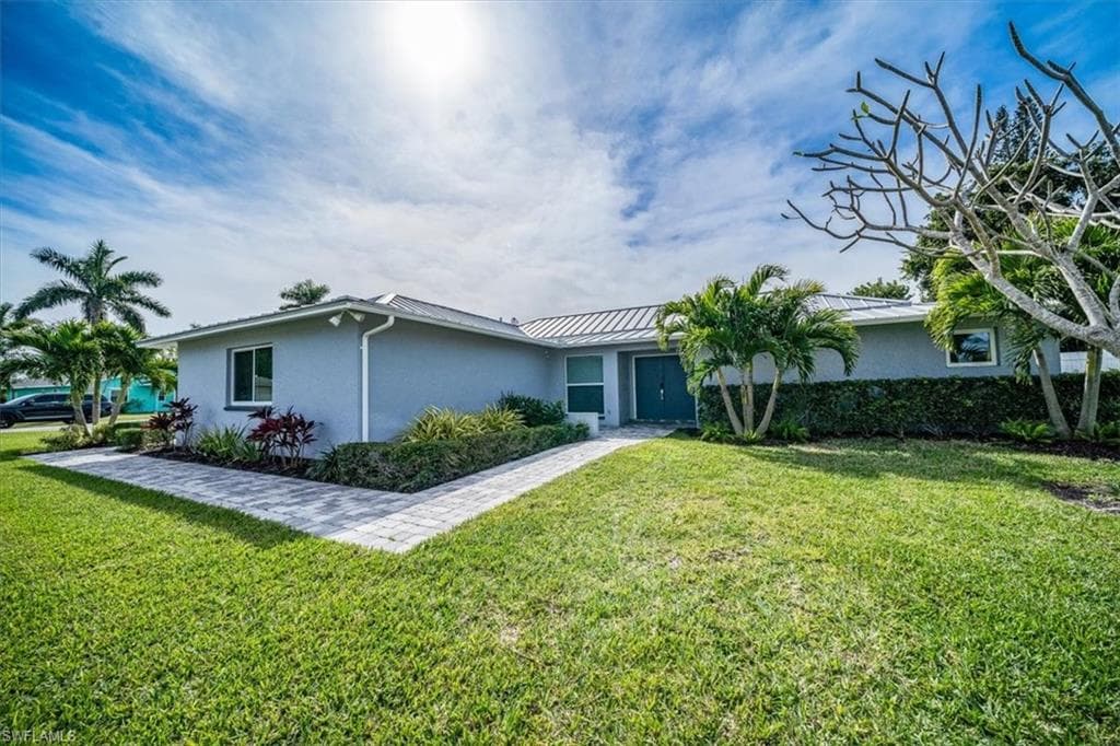 635 W Valley DR BONITA SPRINGS, FL 34134