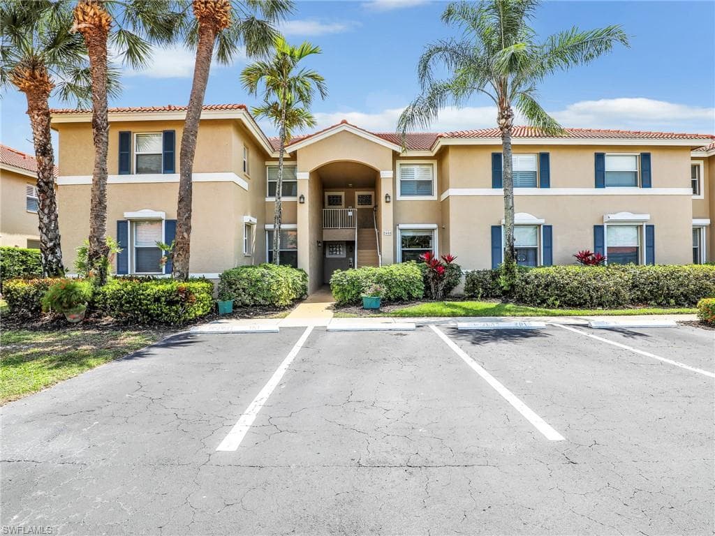 2408 Millcreek LN 202 NAPLES, FL 34119