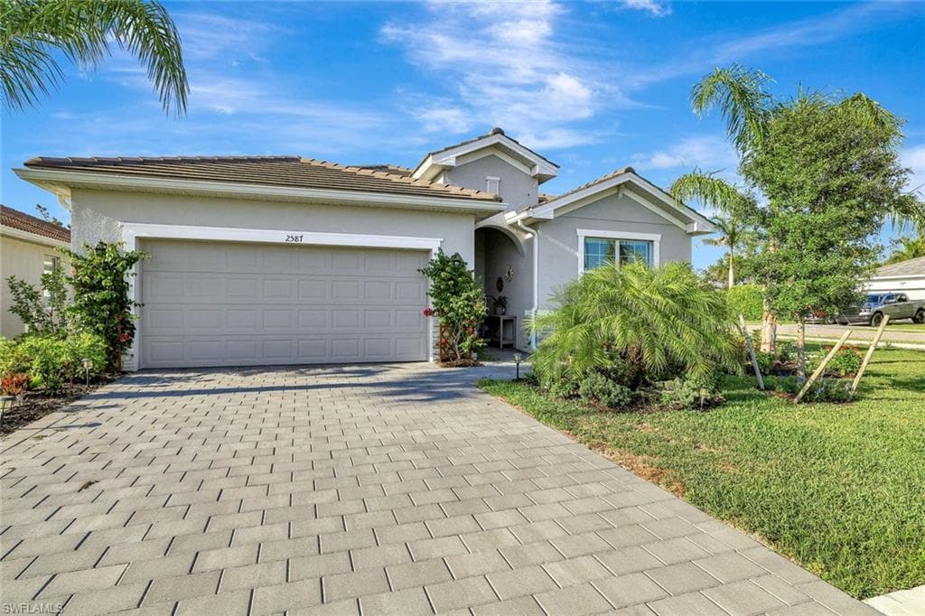 2587 Scarlet WAY NAPLES, FL 34120