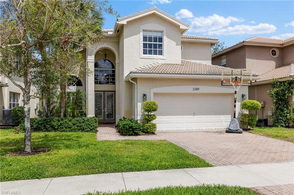 2389 Leafshine LN NAPLES, FL 34119