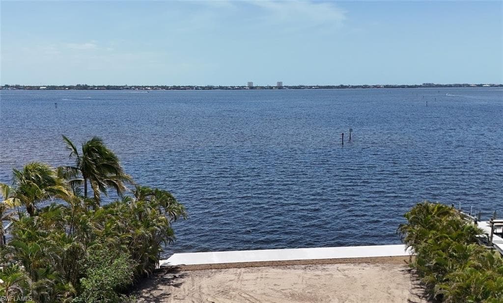 228 Bayshore DR CAPE CORAL, FL 33904