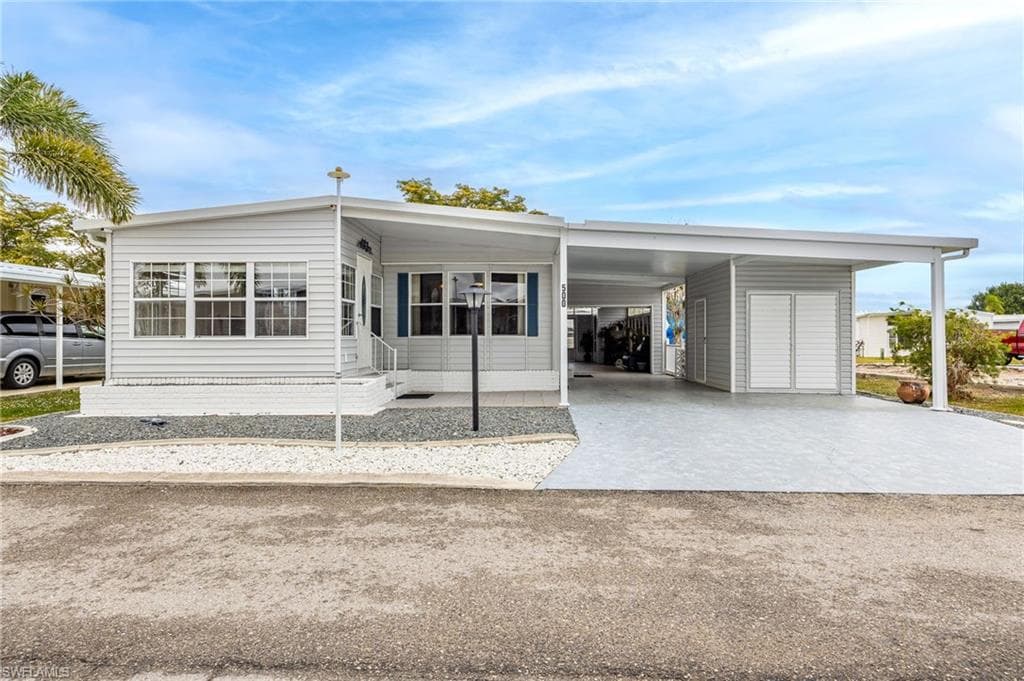 500 Jacklin LN NORTH FORT MYERS, FL 33903