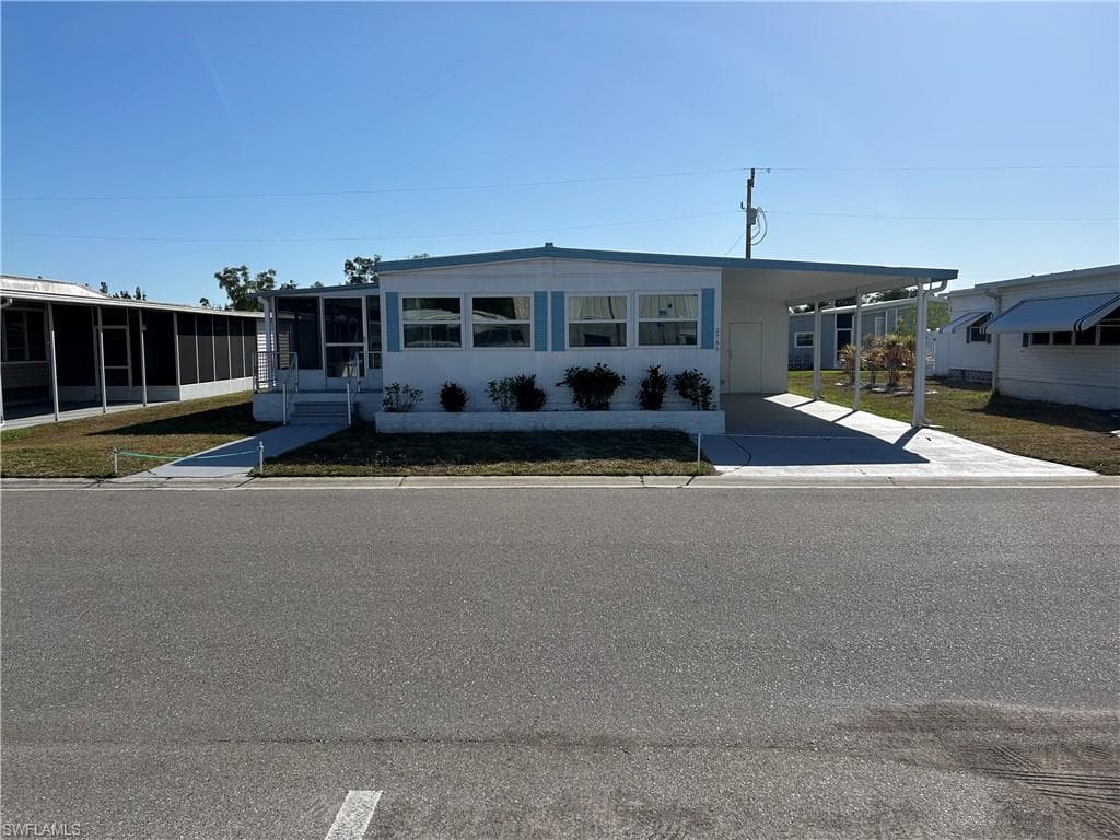 2755 Deerfield DR S NORTH FORT MYERS, FL 33917