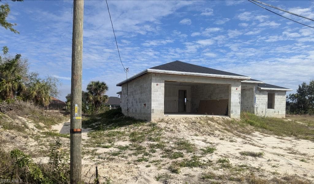 2219 NE 21st PL CAPE CORAL, FL 33909