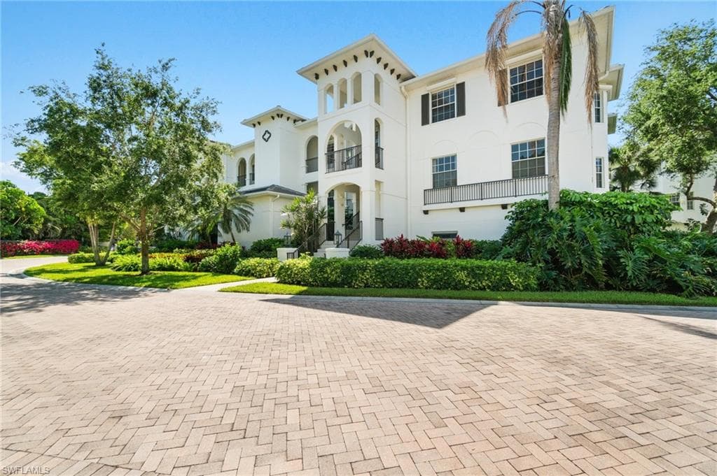 815 Bentwater CIR 204 NAPLES, FL 34108