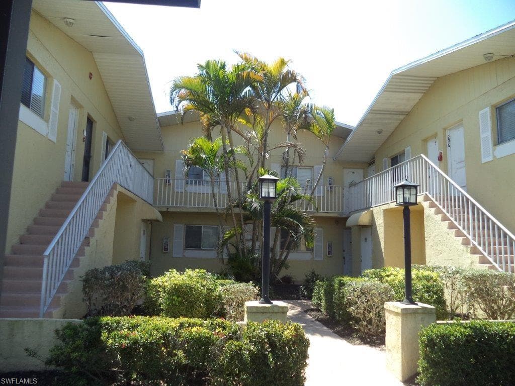 8093 Country RD 102 FORT MYERS, FL 33919
