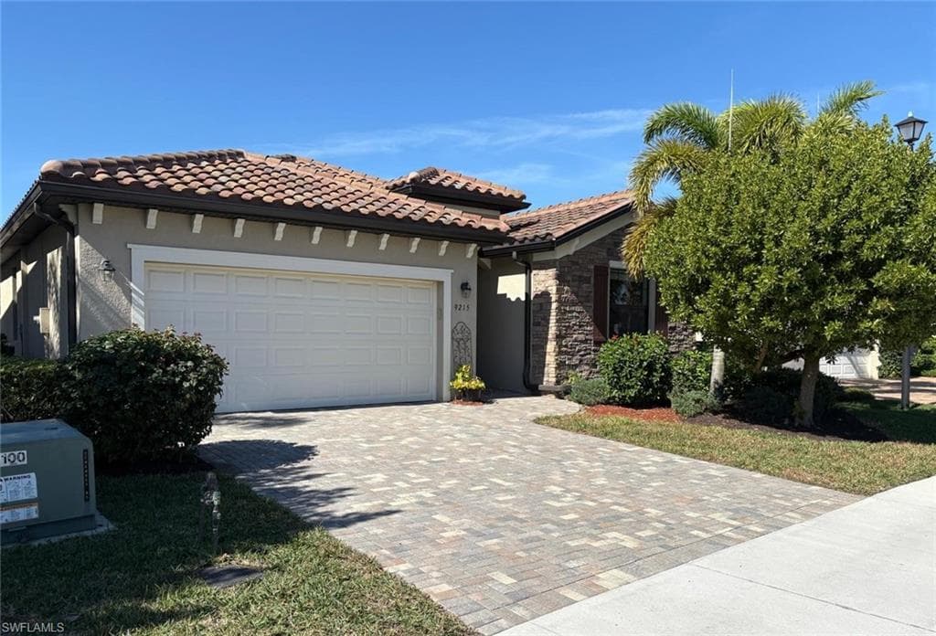 9215 Shadow Oak LN NAPLES, FL 34120