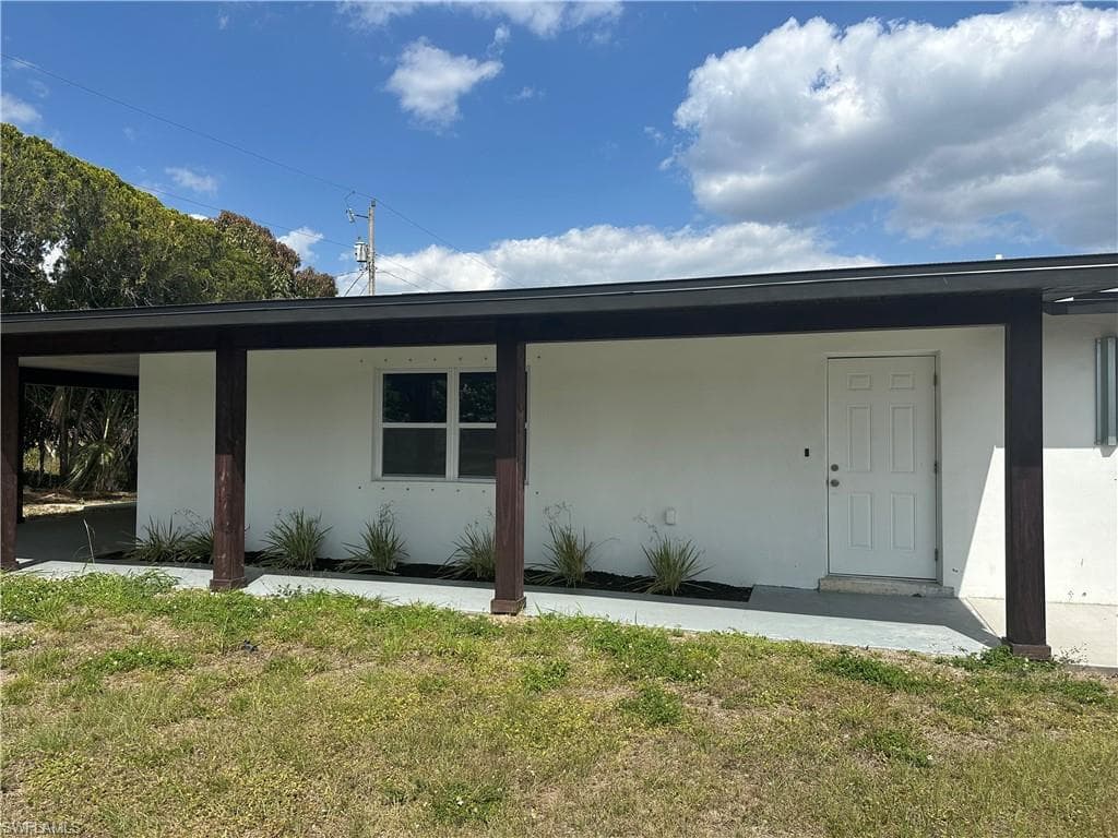 100 Wyoming RD LEHIGH ACRES, FL 33936