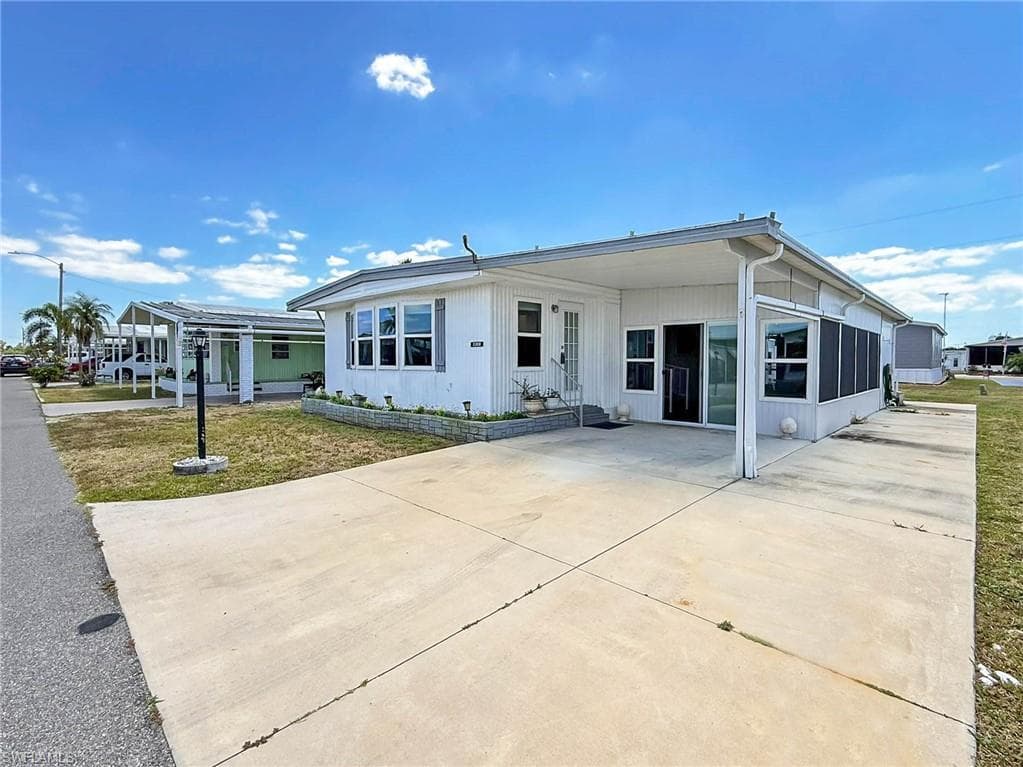 3388 Rainbow LN NORTH FORT MYERS, FL 33903