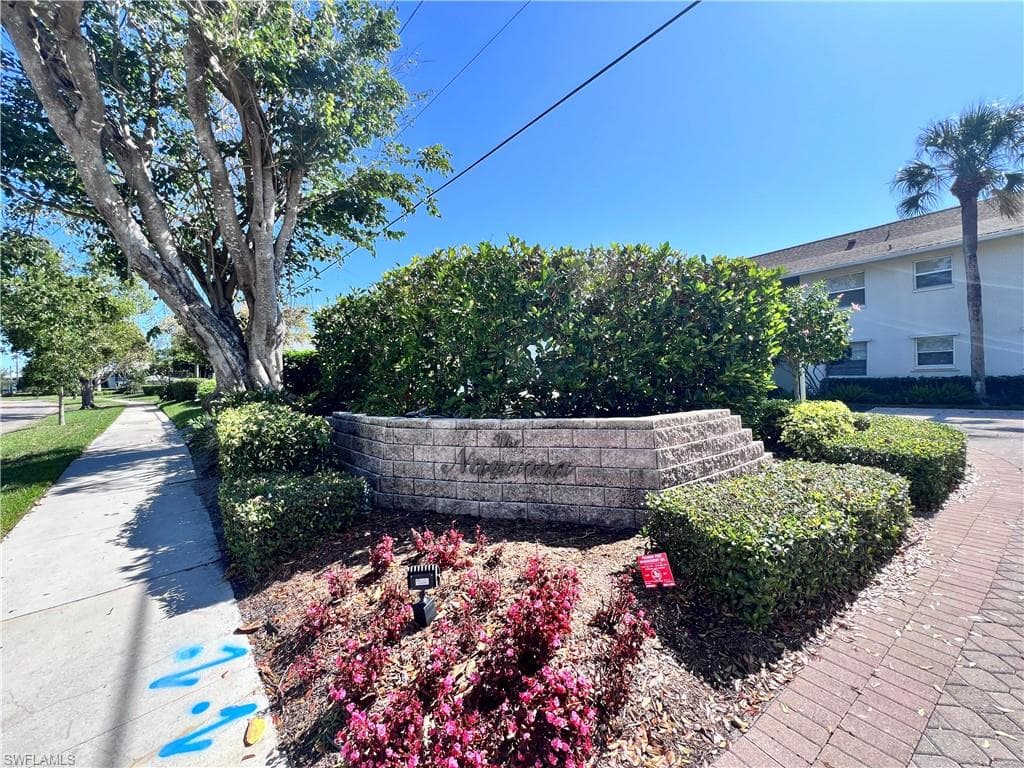 3200 Binnacle DR B3 NAPLES, FL 34103
