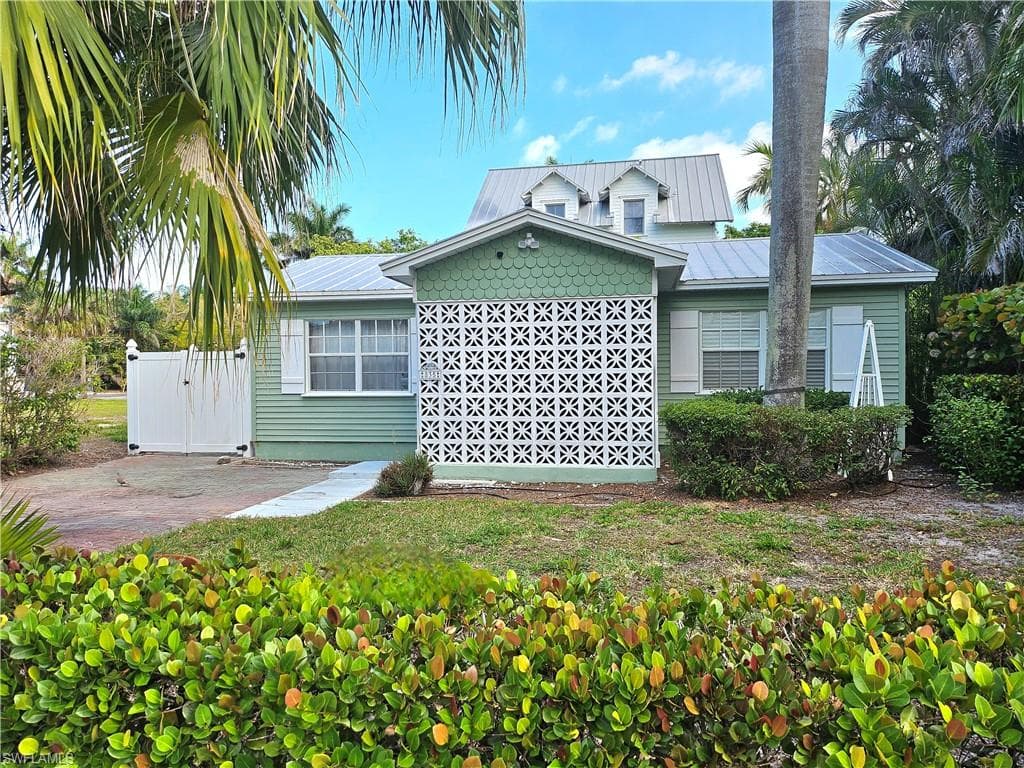 835 9th AVE S NAPLES, FL 34102
