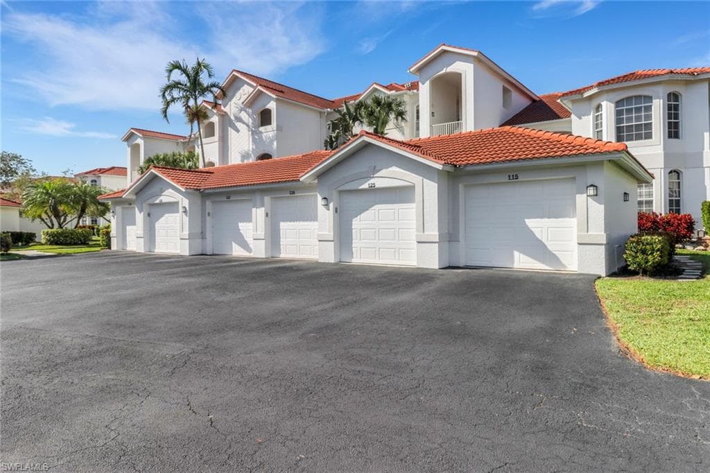 4650 Yacht Harbor DR 125 NAPLES, FL 34112