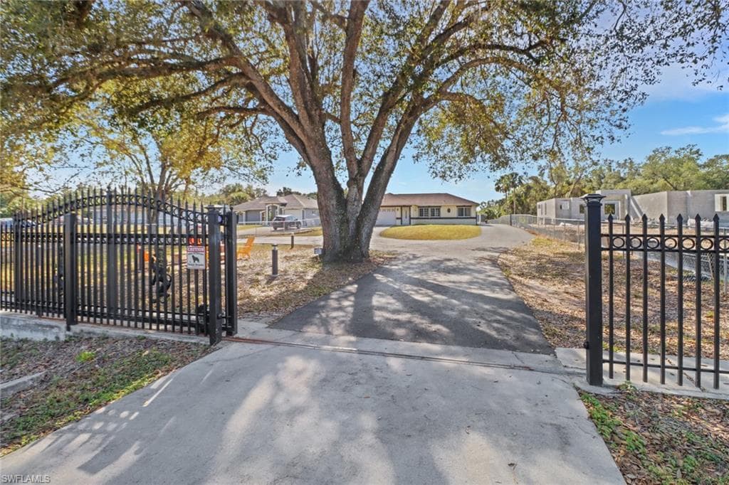 2420 6th AVE SE NAPLES, FL 34117