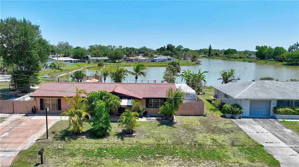 24 Greenwood AVE LEHIGH ACRES, FL 33936