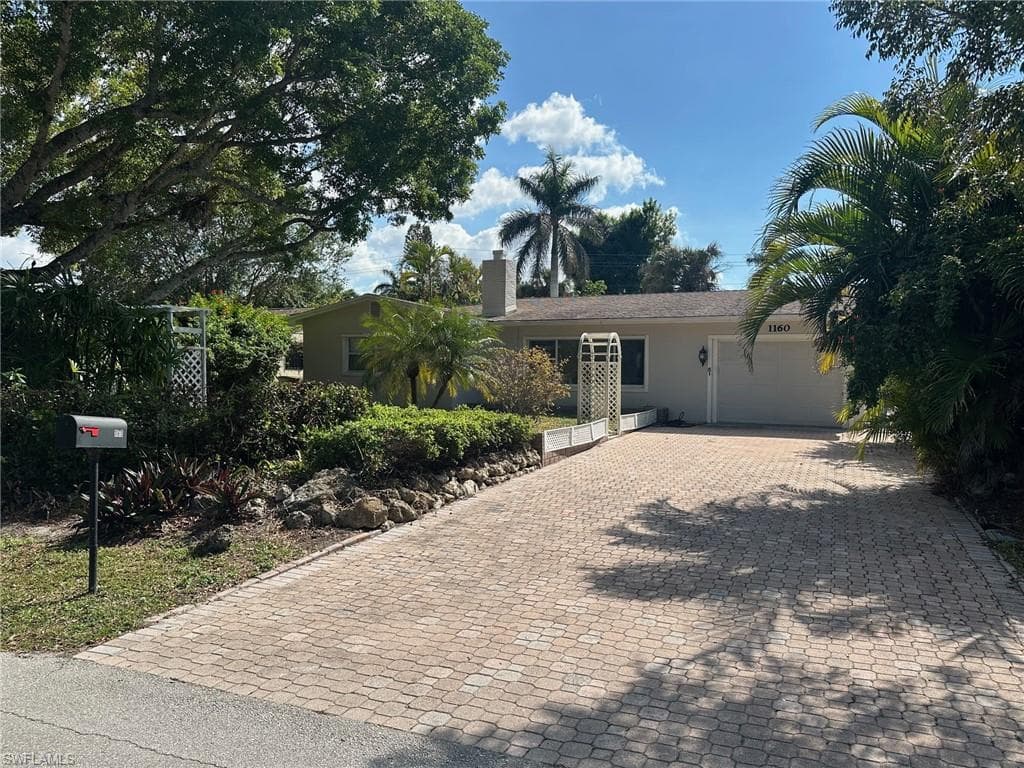 1160 Diana AVE NAPLES, FL 34103