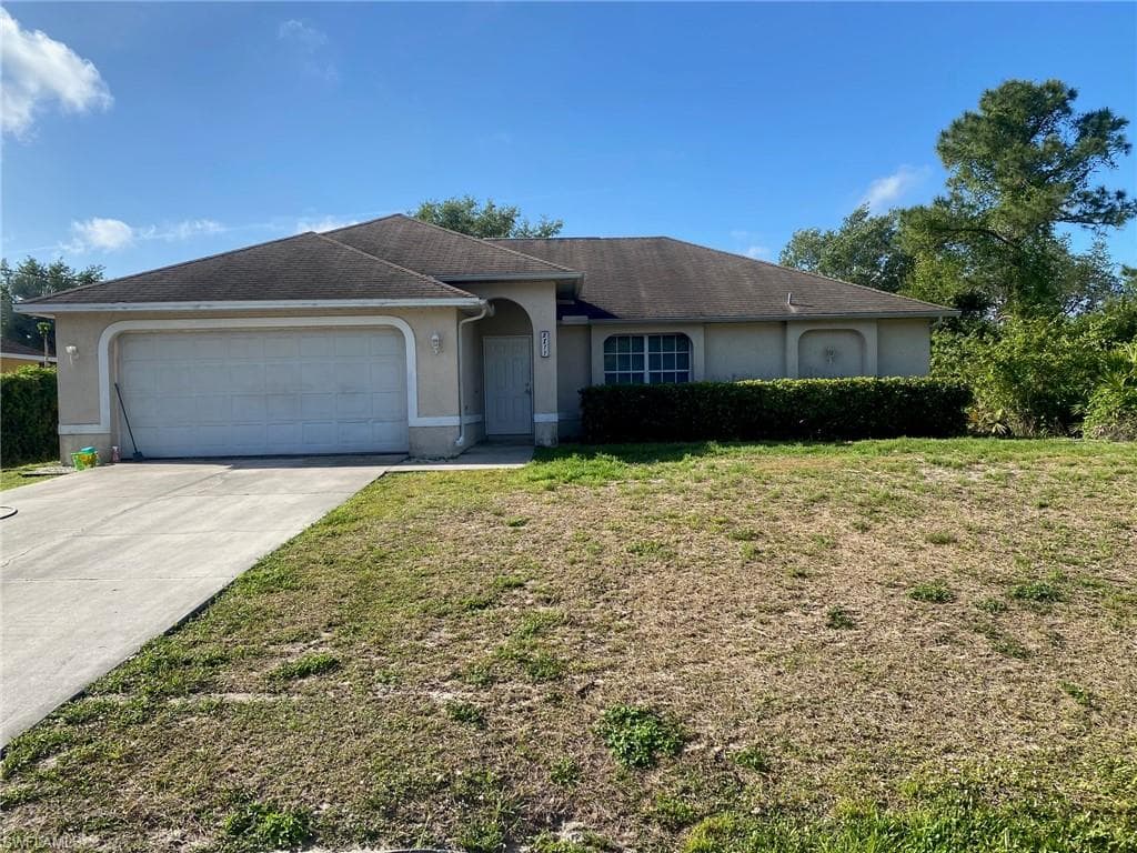 2811 48th ST W LEHIGH ACRES, FL 33971