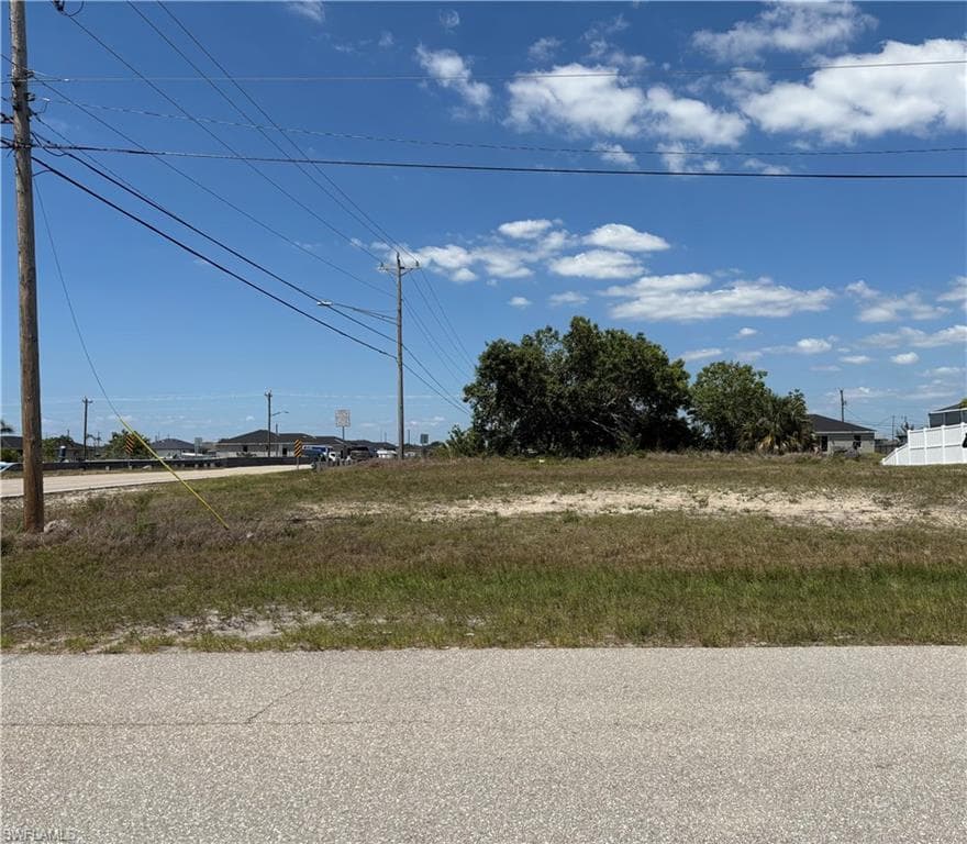725 NW 19th TER CAPE CORAL, FL 33993