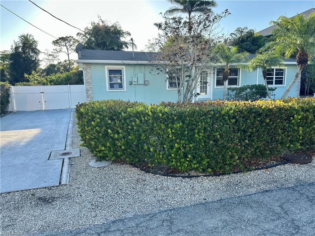 27257 Barbarosa ST BONITA SPRINGS, FL 34135