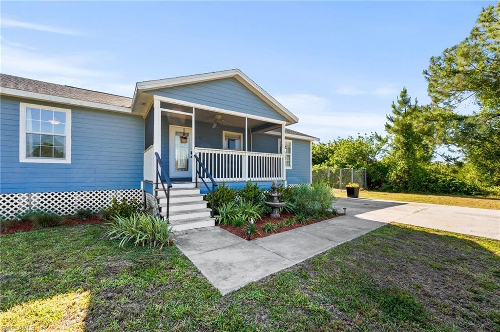 1102 Oak AVE LEHIGH ACRES, FL 33972
