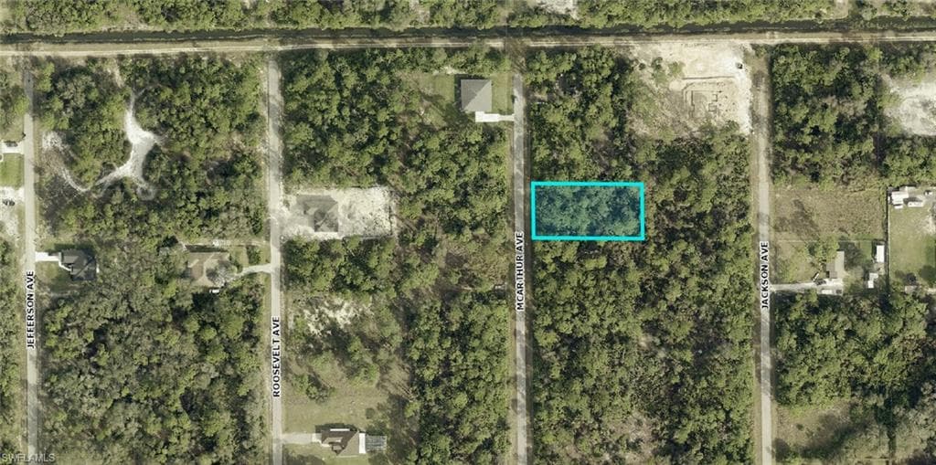 1916 McArthur AVE LEHIGH ACRES, FL 33972