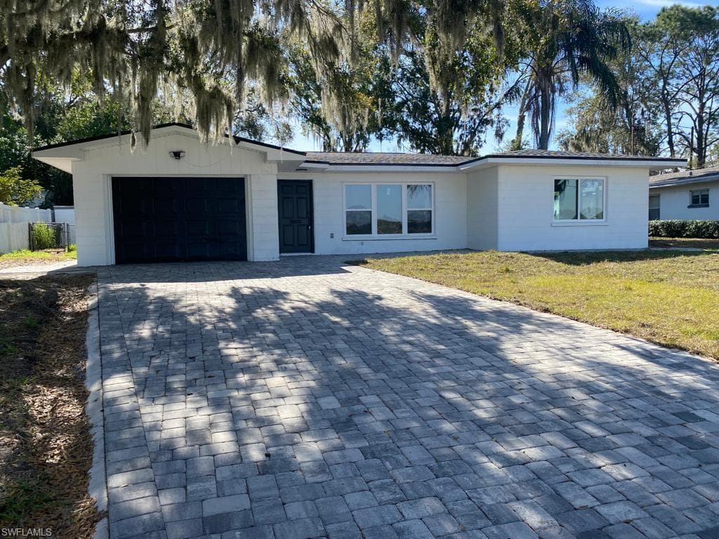 1204 LAKE ELBERT WINTER HAVEN, FL 33880