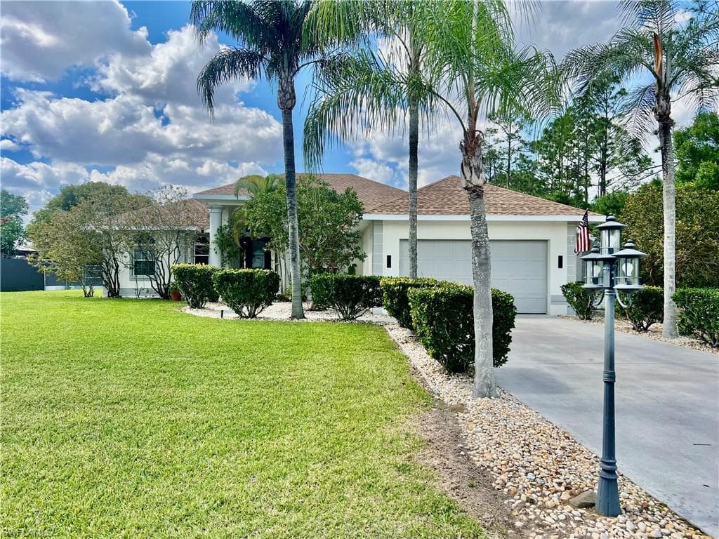 605 Columbus AVE LEHIGH ACRES, FL 33972