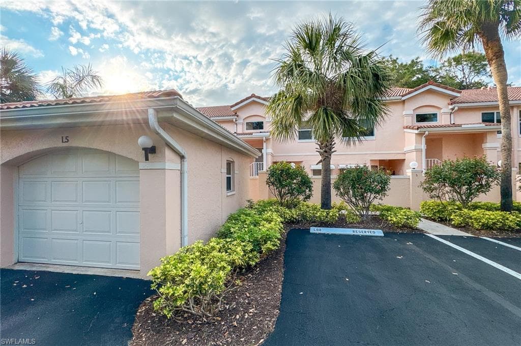 888 Woodshire LN L8 NAPLES, FL 34105