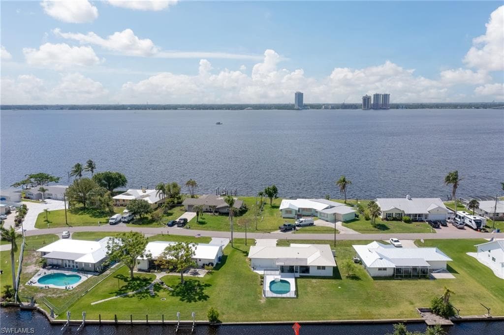 400 E North Shore DR NORTH FORT MYERS, FL 33917
