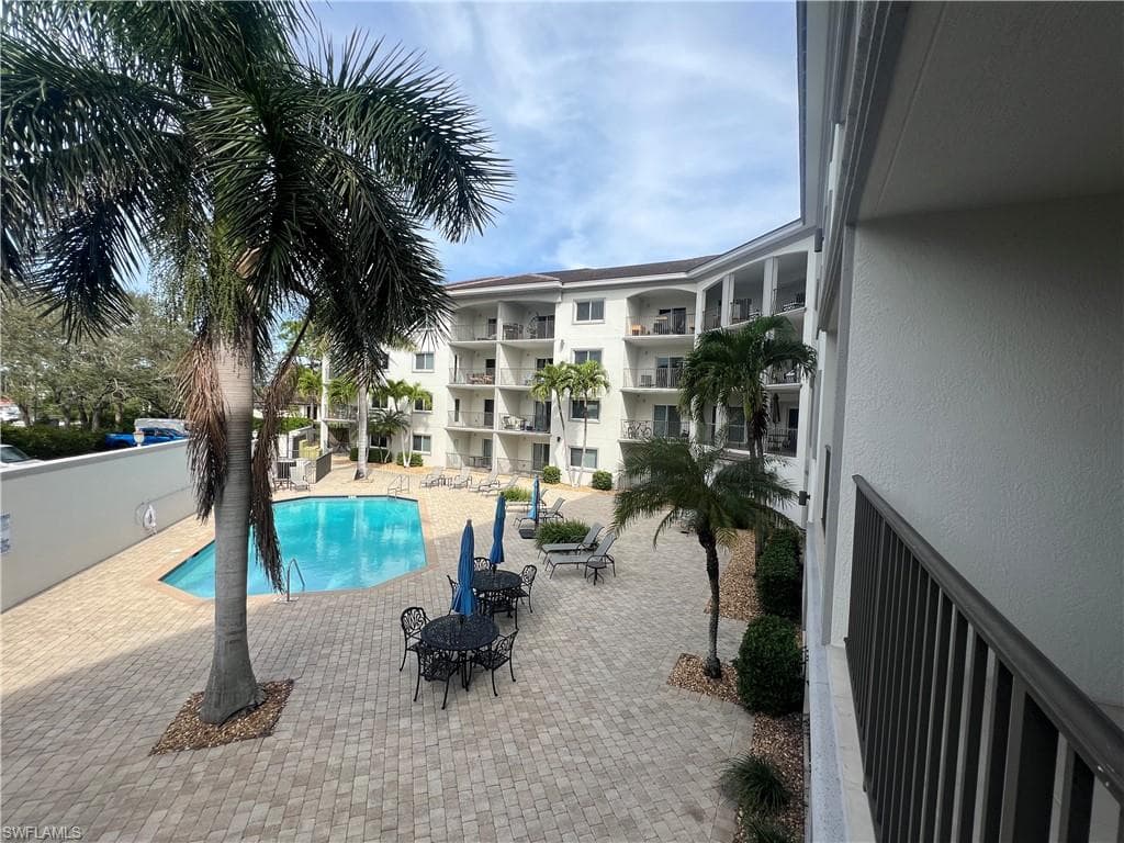 1100 Pine Ridge RD B206 NAPLES, FL 34108