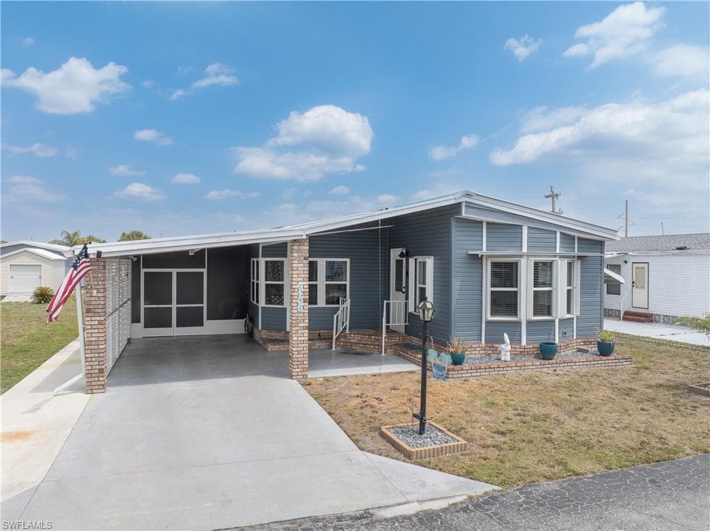 9105 Flamingo CIR NORTH FORT MYERS, FL 33903