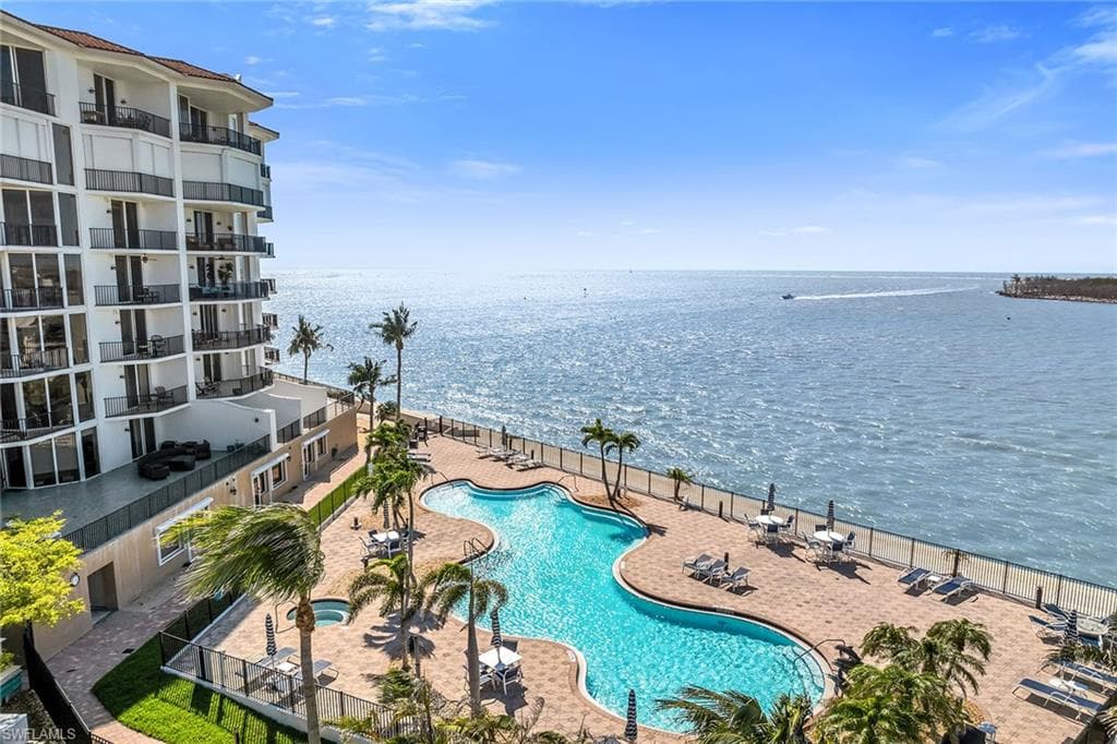700 La Peninsula BLVD 306 NAPLES, FL 34113
