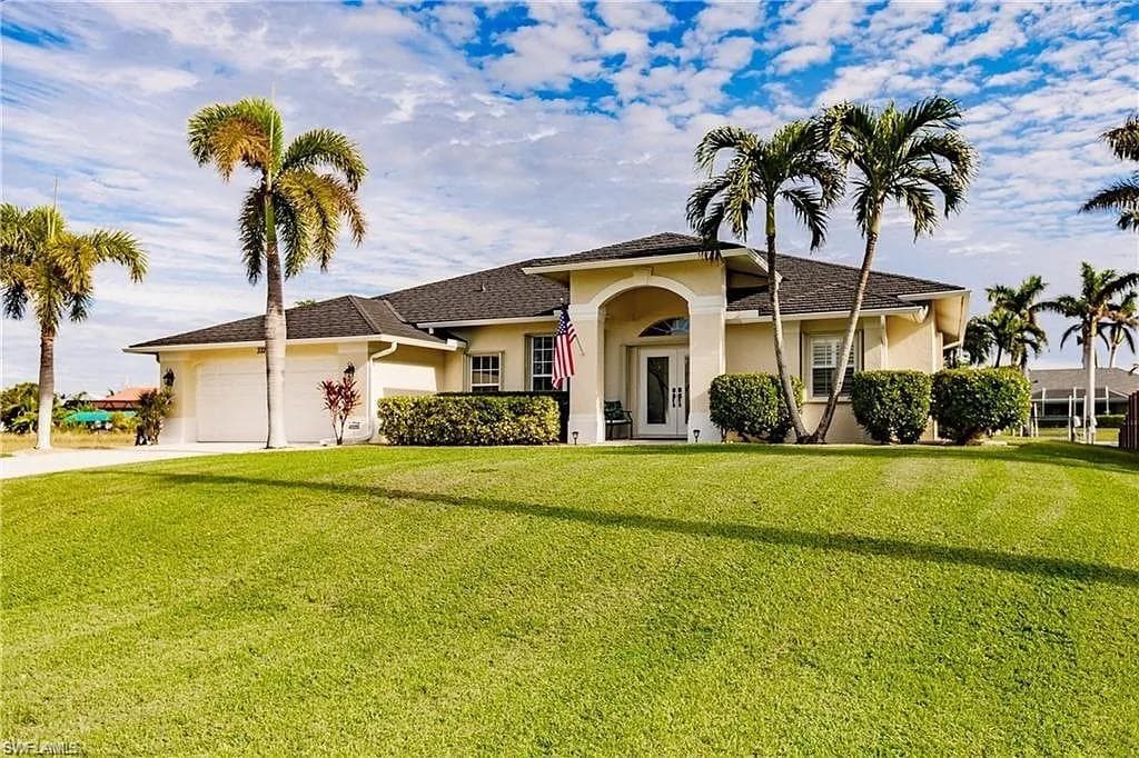 3323 25th CT CAPE CORAL, FL 33914