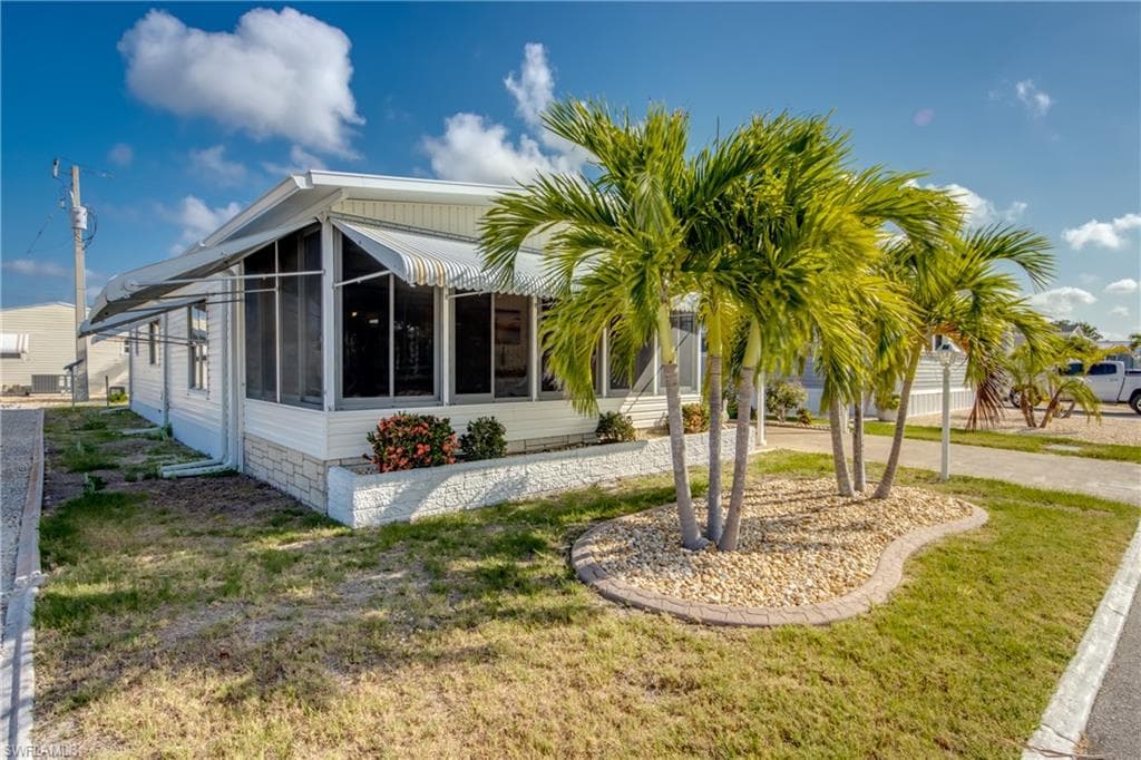 4974 Porky LN ST. JAMES CITY, FL 33956