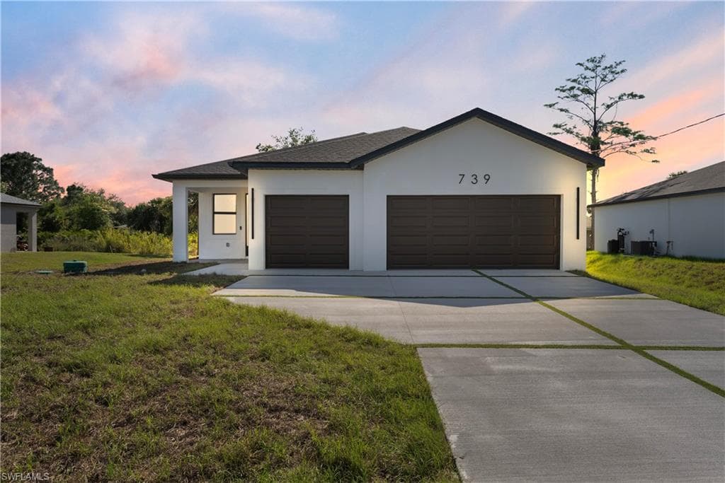 739 Woodcrest DR LEHIGH ACRES, FL 33972