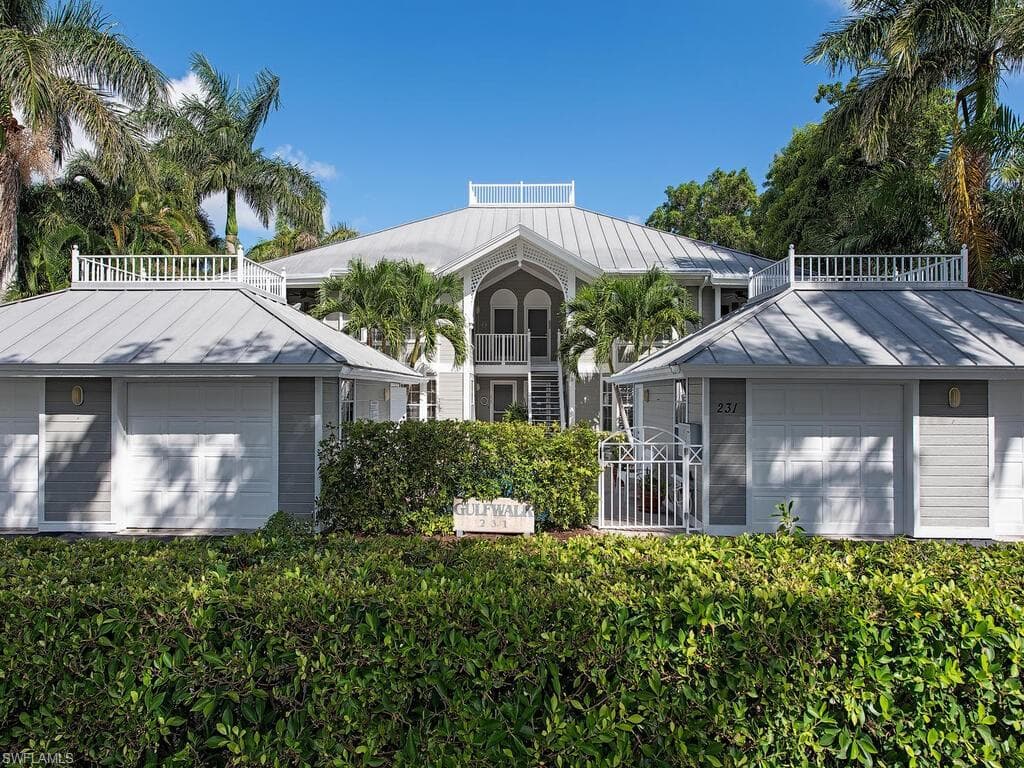 231 2nd AVE S 102 NAPLES, FL 34102